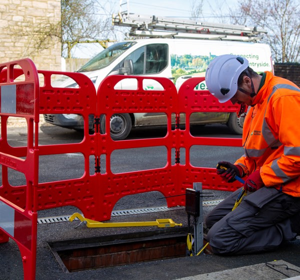 Wessex Internet engineer installing full fibre business broadband